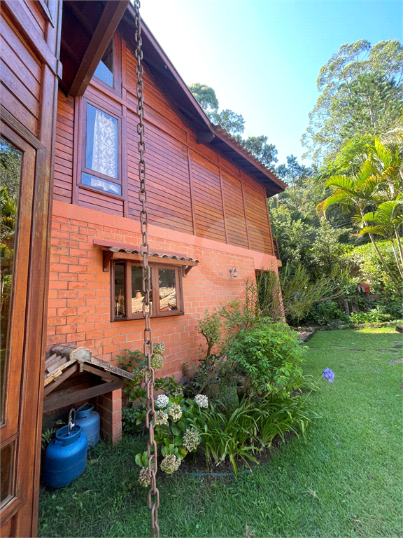 Casa à venda no Condomínio Refúgio da Serra. 3 dormitórios, 1 suíte, churrasqueira– Serra da Cantareira, Mairiporã