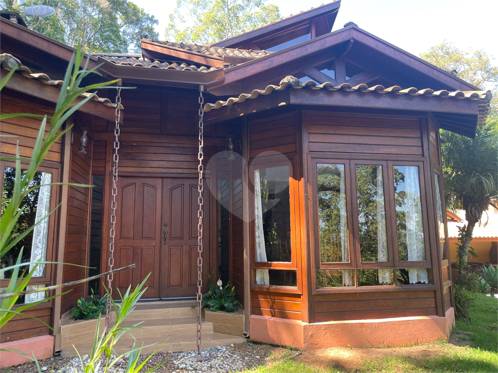 Casa à venda no Condomínio Refúgio da Serra. 3 dormitórios, 1 suíte, churrasqueira– Serra da Cantareira, Mairiporã
