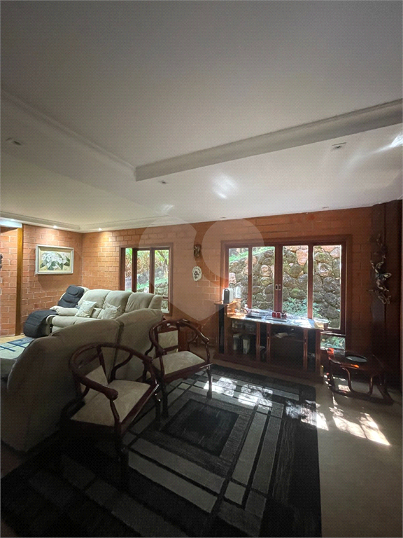 Casa à venda no Condomínio Refúgio da Serra. 3 dormitórios, 1 suíte, churrasqueira– Serra da Cantareira, Mairiporã