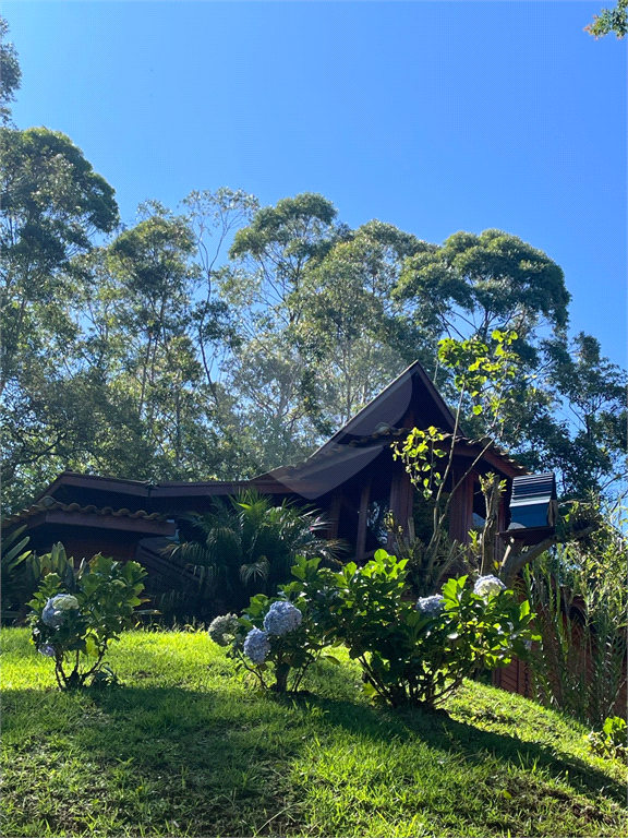 Casa à venda no Condomínio Refúgio da Serra. 3 dormitórios, 1 suíte, churrasqueira– Serra da Cantareira, Mairiporã