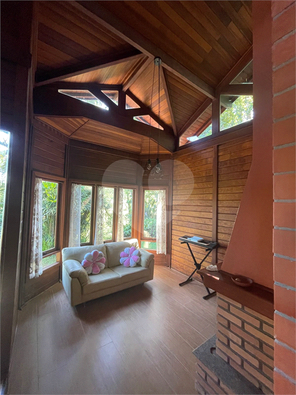 Casa à venda no Condomínio Refúgio da Serra. 3 dormitórios, 1 suíte, churrasqueira– Serra da Cantareira, Mairiporã