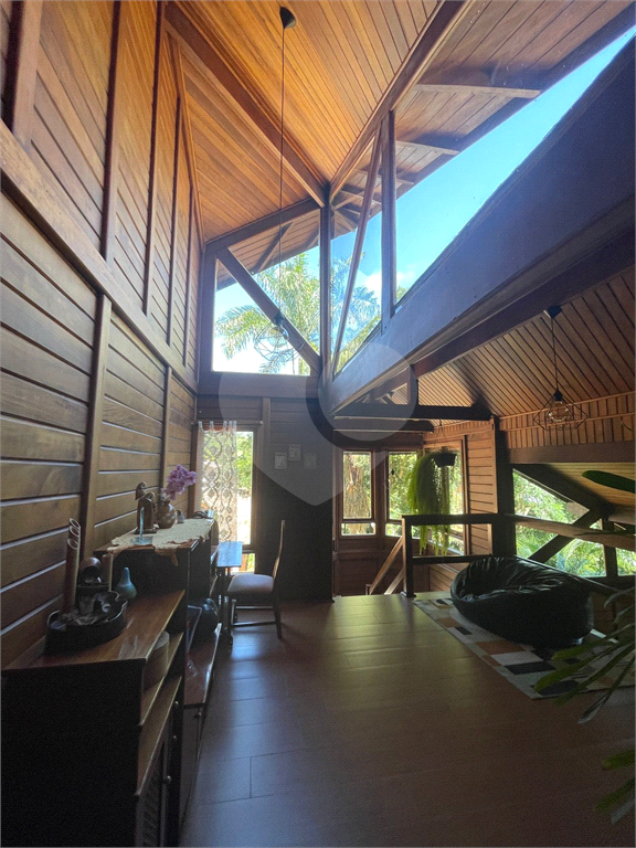 Casa à venda no Condomínio Refúgio da Serra. 3 dormitórios, 1 suíte, churrasqueira– Serra da Cantareira, Mairiporã