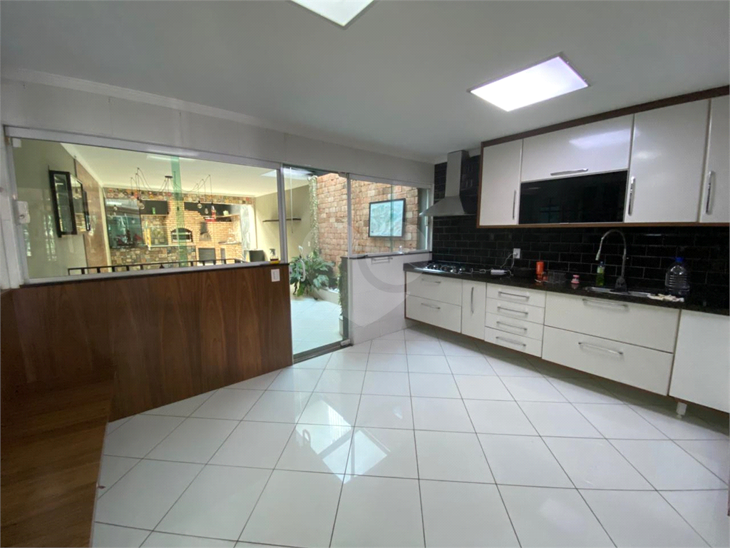 Casa a venda com 3 suítes e espaço gourmet churrasqueira e forno de pizza