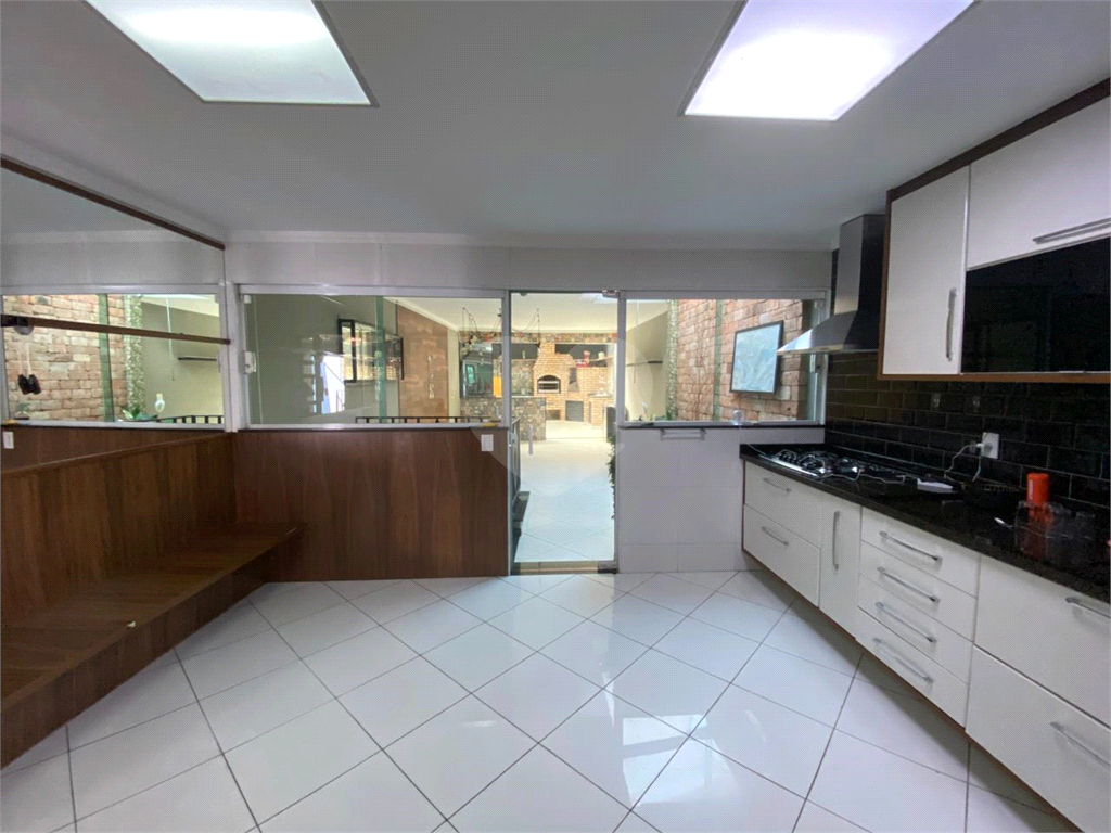 Casa a venda com 3 suítes e espaço gourmet churrasqueira e forno de pizza