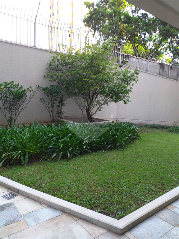 APARTAMENTO em VILA CLEMENTINO