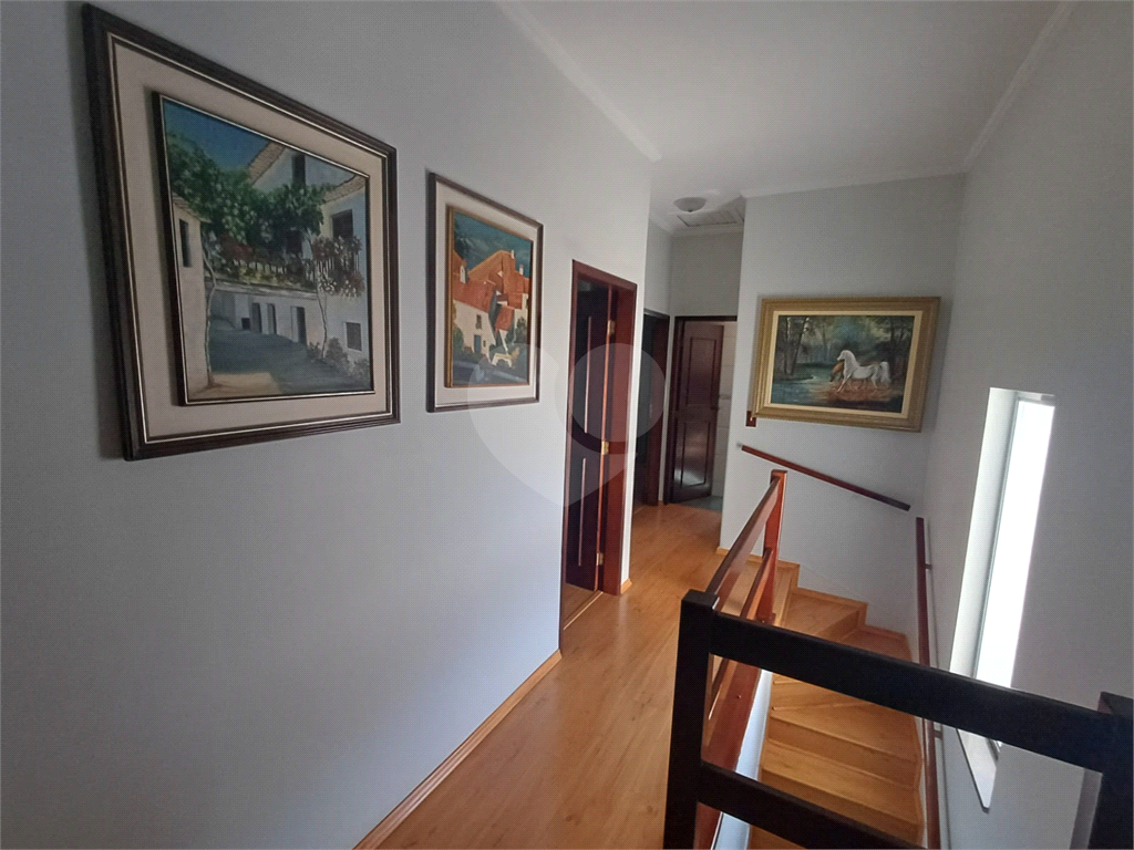 Sobrado - 4 dormitórios, 2 suítes, Quintal e 4 vagas de garagem - Água Fria