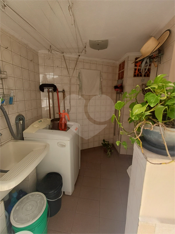 Sobrado - 4 dormitórios, 2 suítes, Quintal e 4 vagas de garagem - Água Fria