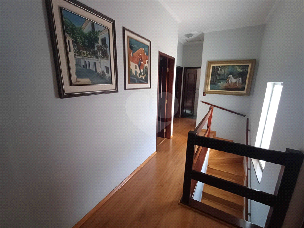 Sobrado - 4 dormitórios, 2 suítes, Quintal e 4 vagas de garagem - Água Fria