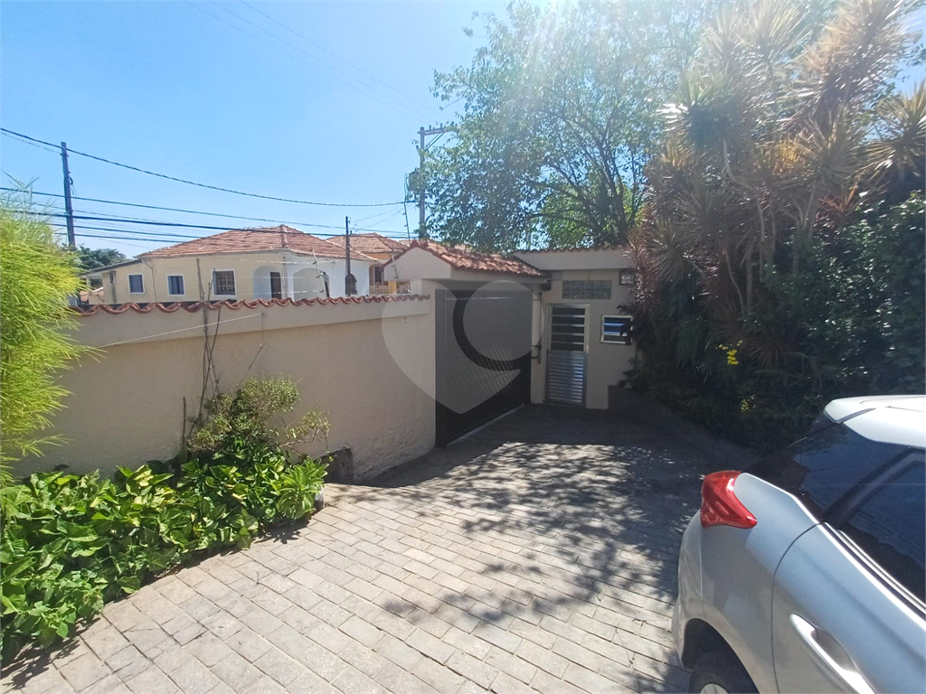 Sobrado - 4 dormitórios, 2 suítes, Quintal e 4 vagas de garagem - Água Fria