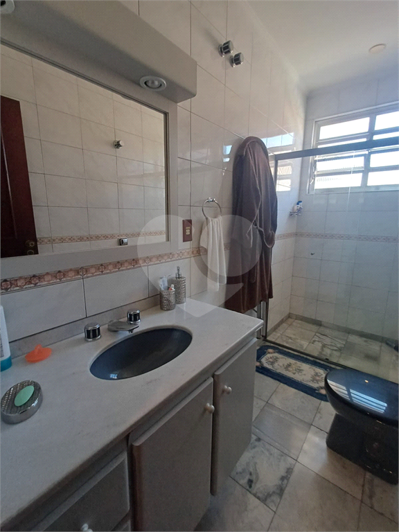 Sobrado - 4 dormitórios, 2 suítes, Quintal e 4 vagas de garagem - Água Fria