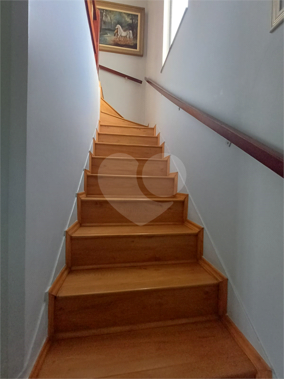 Sobrado - 4 dormitórios, 2 suítes, Quintal e 4 vagas de garagem - Água Fria