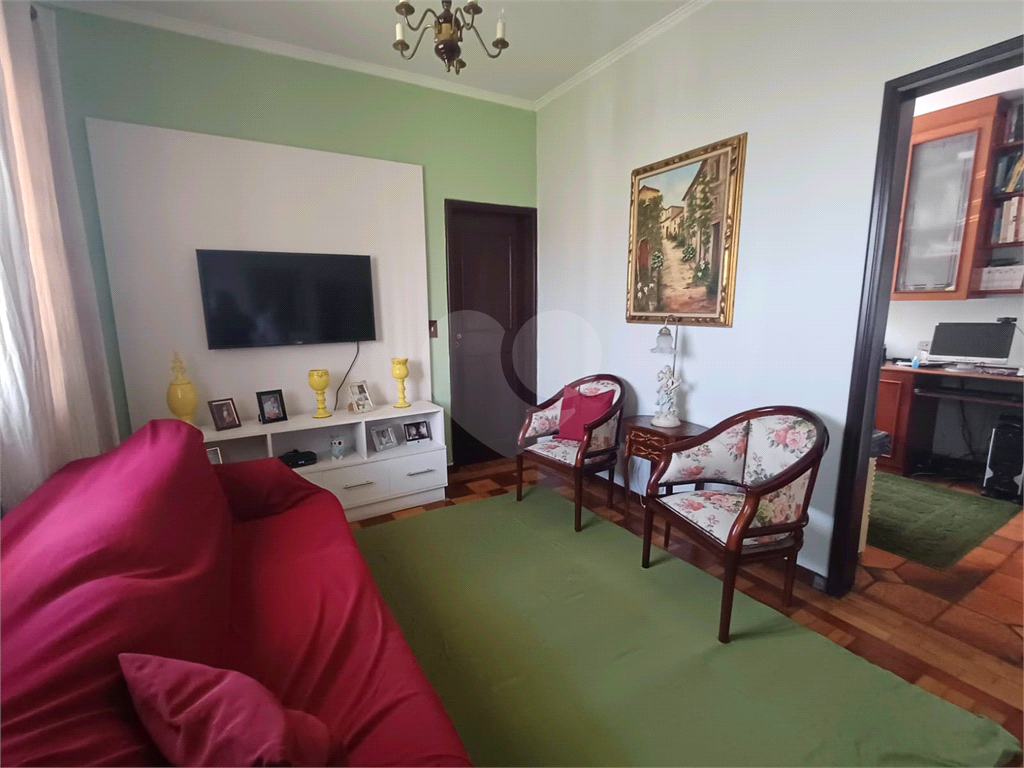 Sobrado - 4 dormitórios, 2 suítes, Quintal e 4 vagas de garagem - Água Fria