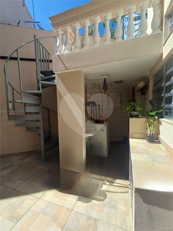 Sobrado - 4 dormitórios, 2 suítes, Quintal e 4 vagas de garagem - Água Fria