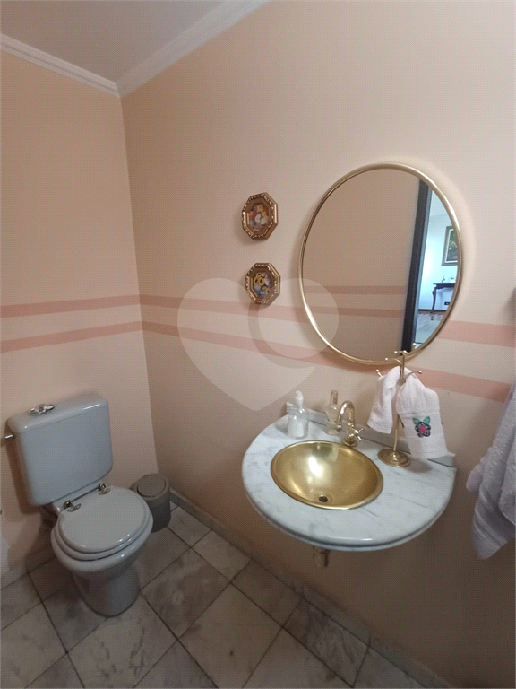 Sobrado - 4 dormitórios, 2 suítes, Quintal e 4 vagas de garagem - Água Fria