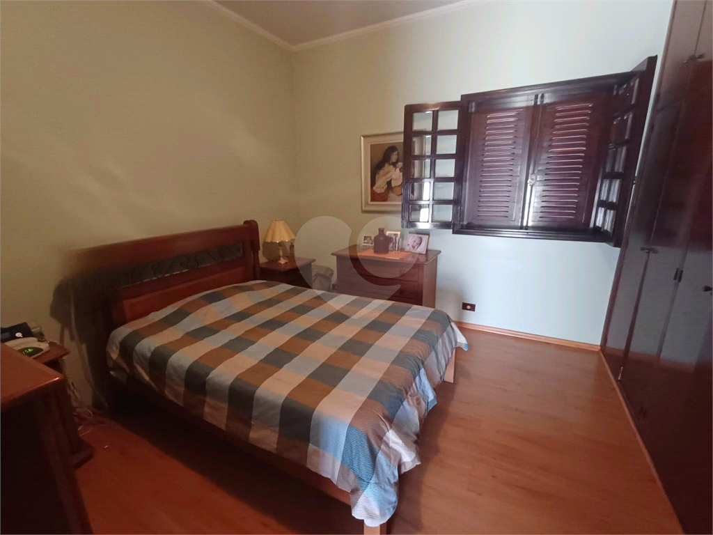 Sobrado - 4 dormitórios, 2 suítes, Quintal e 4 vagas de garagem - Água Fria