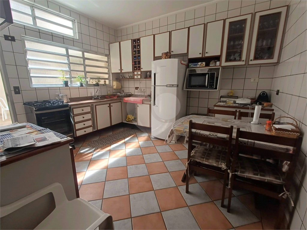 Sobrado - 4 dormitórios, 2 suítes, Quintal e 4 vagas de garagem - Água Fria