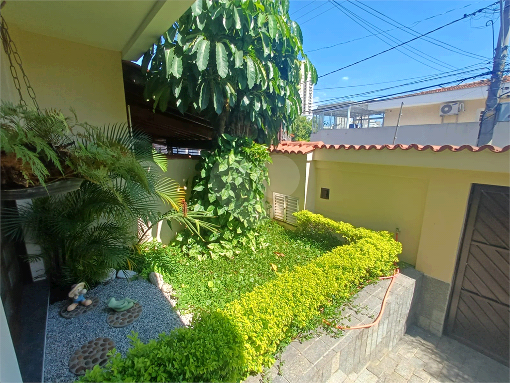 Sobrado - 4 dormitórios, 2 suítes, Quintal e 4 vagas de garagem - Água Fria