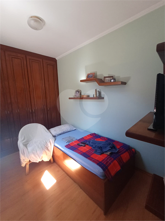 Sobrado - 4 dormitórios, 2 suítes, Quintal e 4 vagas de garagem - Água Fria