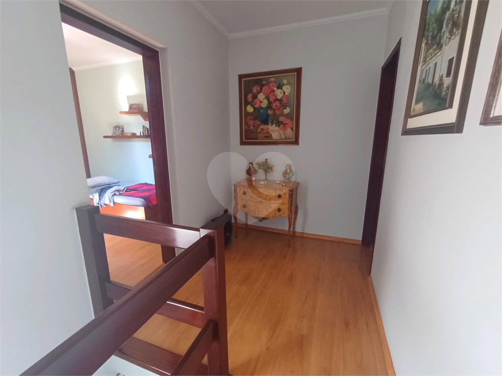 Sobrado - 4 dormitórios, 2 suítes, Quintal e 4 vagas de garagem - Água Fria