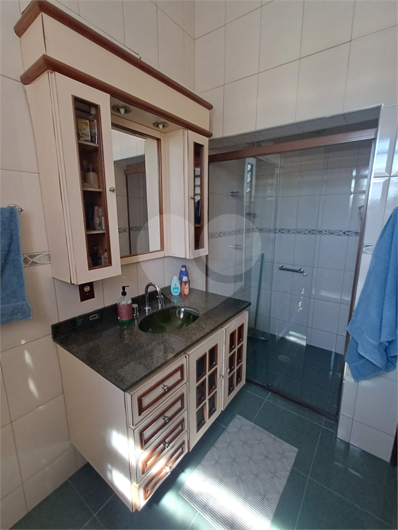 Sobrado - 4 dormitórios, 2 suítes, Quintal e 4 vagas de garagem - Água Fria