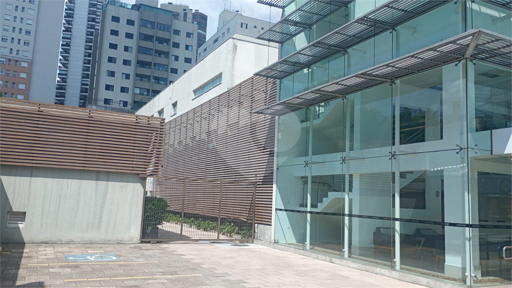 Prédio Comercial Exclusivo em Área Nobre da Zona Norte de São Paulo para venda ou locação