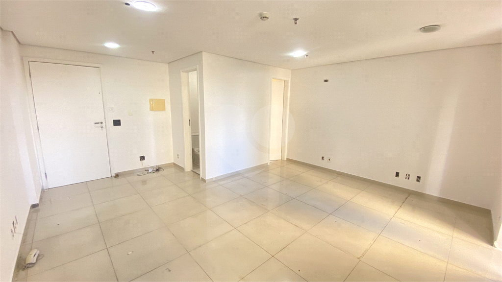 Sala Comercial 31 mts, 2 Banheiros e vaga de garagem