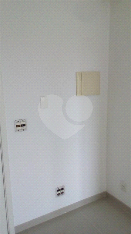 Sala Comercial 31 mts, 2 Banheiros e vaga de garagem