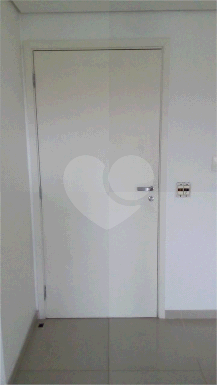 Sala Comercial 31 mts, 2 Banheiros e vaga de garagem