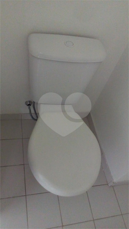 Sala Comercial 31 mts, 2 Banheiros e vaga de garagem