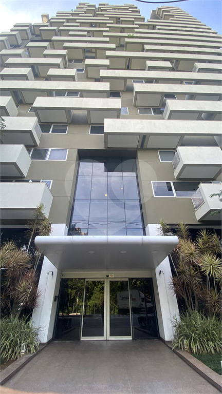 Sala Comercial 31 mts, 2 Banheiros e vaga de garagem