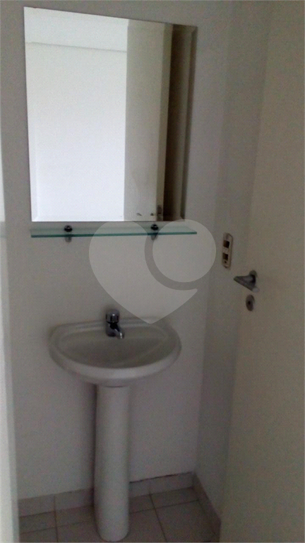 Sala Comercial 31 mts, 2 Banheiros e vaga de garagem