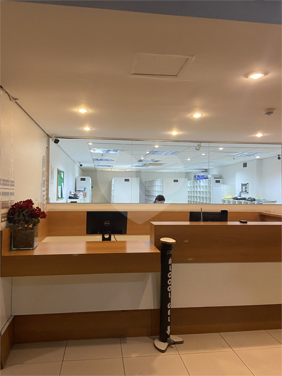 Sala Comercial 31 mts, 2 Banheiros e vaga de garagem