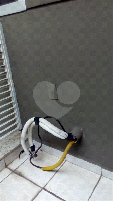 Sala Comercial 31 mts, 2 Banheiros e vaga de garagem