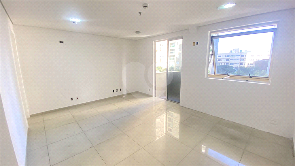 Sala Comercial 31 mts, 2 Banheiros e vaga de garagem