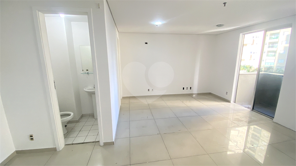 Sala Comercial 31 mts, 2 Banheiros e vaga de garagem