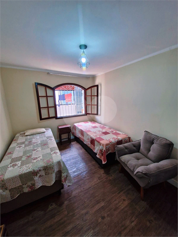 Casa Térrea em Condomínio Fechado, 03 Dormitórios, 01 Suíte e 04 Vagas