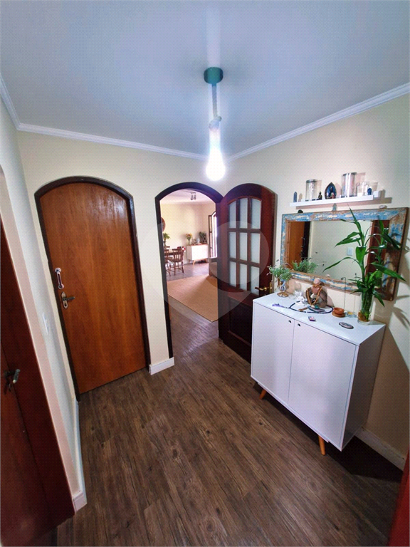 Casa Térrea em Condomínio Fechado, 03 Dormitórios, 01 Suíte e 04 Vagas