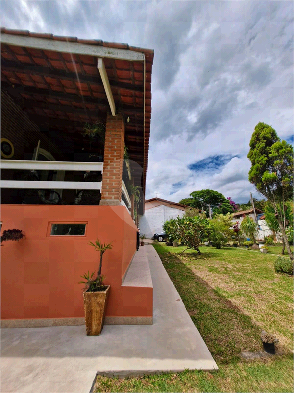 Casa Térrea em Condomínio Fechado, 03 Dormitórios, 01 Suíte e 04 Vagas