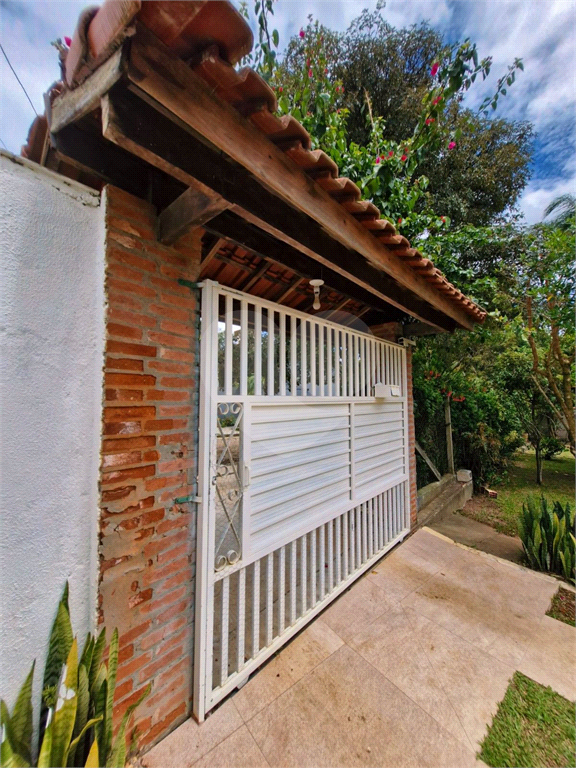 Casa Térrea em Condomínio Fechado, 03 Dormitórios, 01 Suíte e 04 Vagas