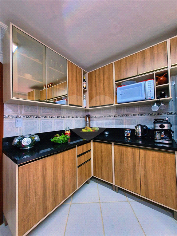 Casa Térrea em Condomínio Fechado, 03 Dormitórios, 01 Suíte e 04 Vagas