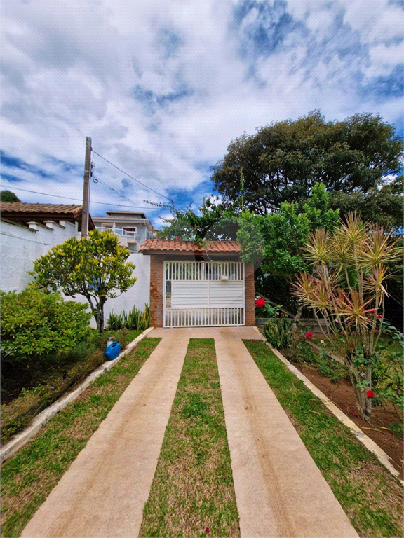 Casa Térrea em Condomínio Fechado, 03 Dormitórios, 01 Suíte e 04 Vagas