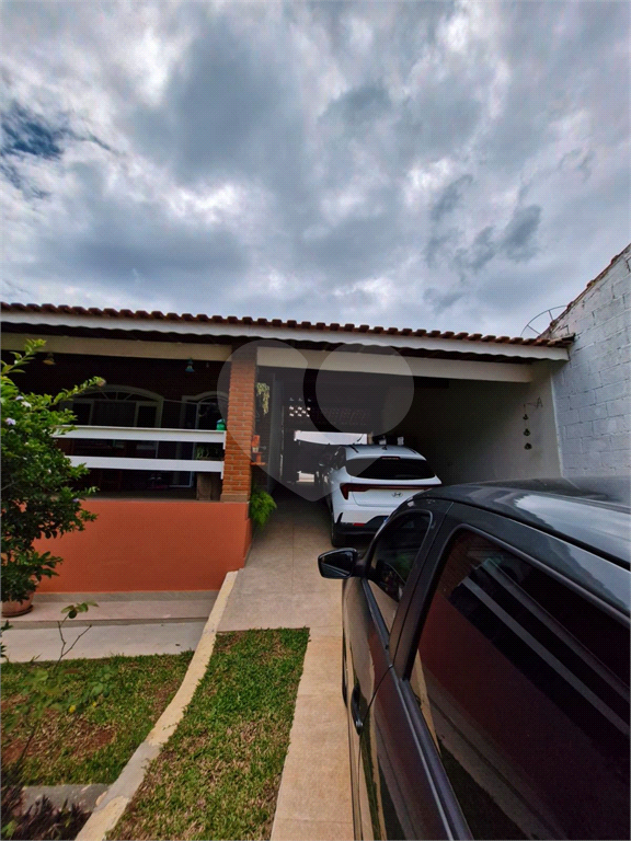 Casa Térrea em Condomínio Fechado, 03 Dormitórios, 01 Suíte e 04 Vagas