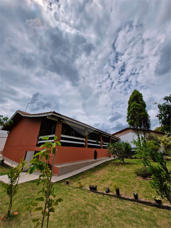 Casa Térrea em Condomínio Fechado, 03 Dormitórios, 01 Suíte e 04 Vagas