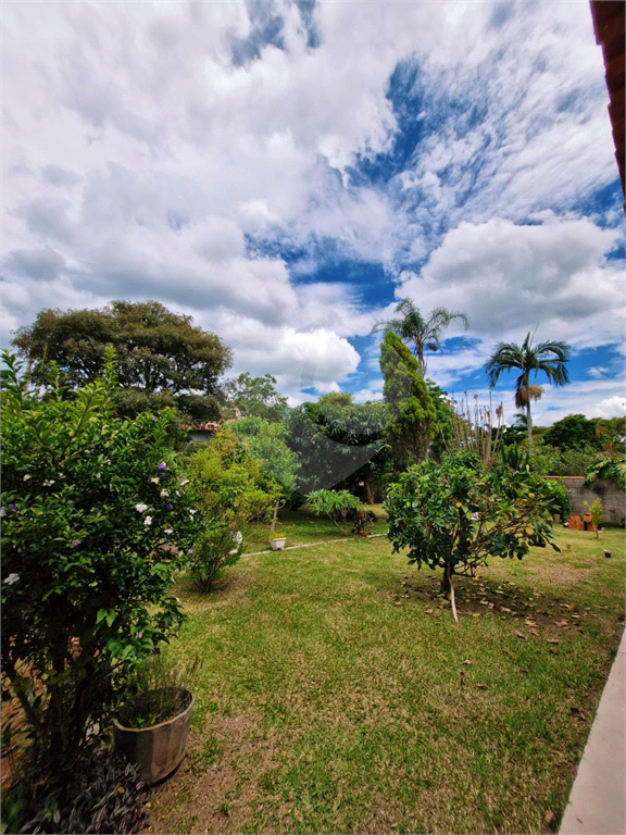 Casa Térrea em Condomínio Fechado, 03 Dormitórios, 01 Suíte e 04 Vagas