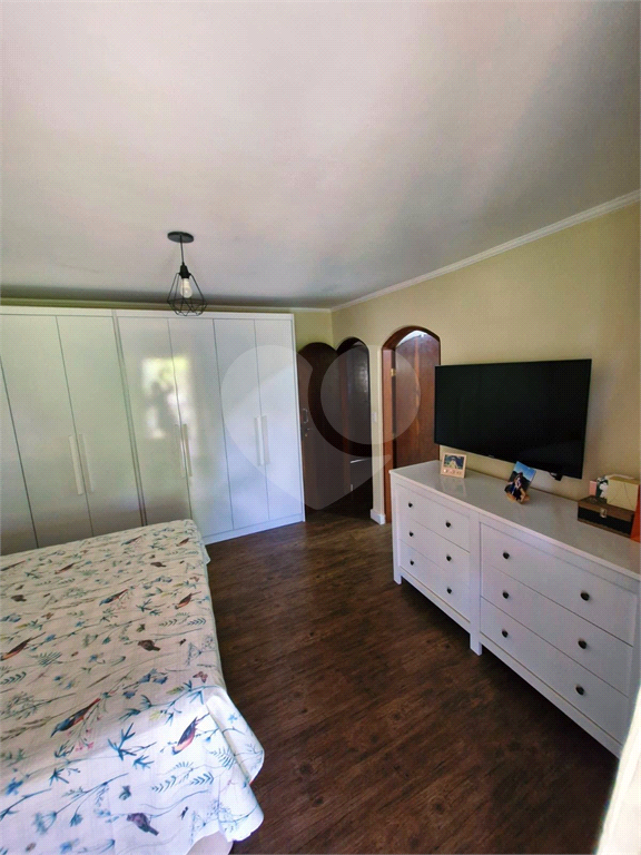 Casa Térrea em Condomínio Fechado, 03 Dormitórios, 01 Suíte e 04 Vagas