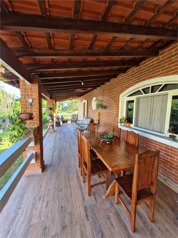 Casa Térrea em Condomínio Fechado, 03 Dormitórios, 01 Suíte e 04 Vagas