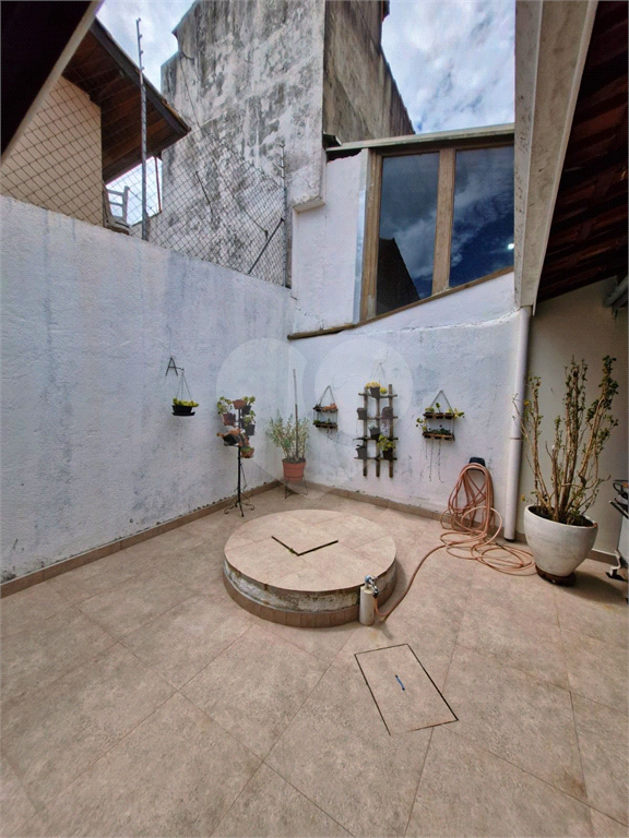 Casa Térrea em Condomínio Fechado, 03 Dormitórios, 01 Suíte e 04 Vagas