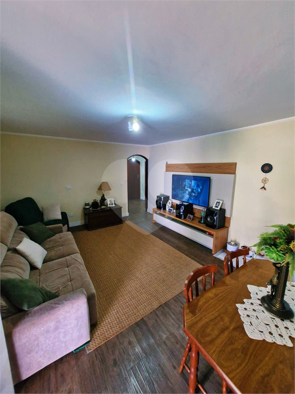 Casa Térrea em Condomínio Fechado, 03 Dormitórios, 01 Suíte e 04 Vagas