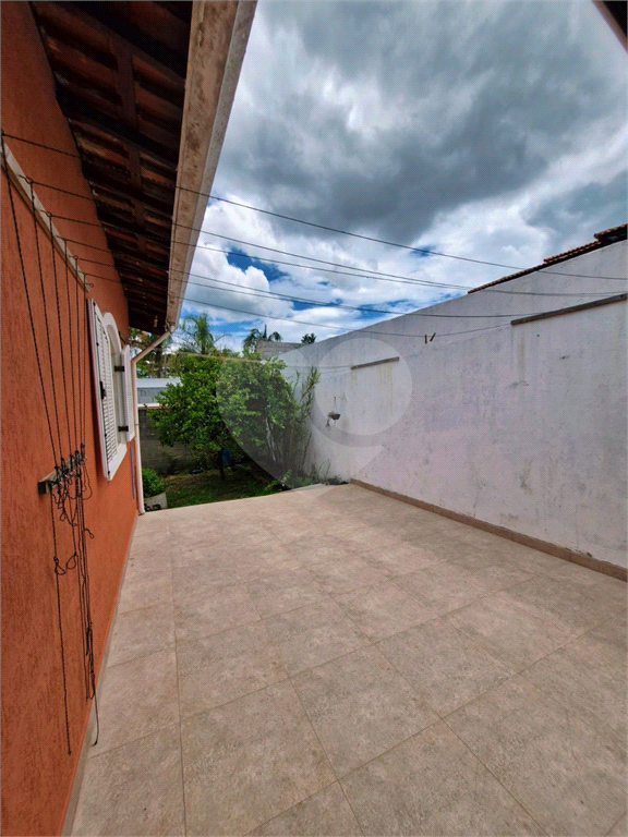 Casa Térrea em Condomínio Fechado, 03 Dormitórios, 01 Suíte e 04 Vagas