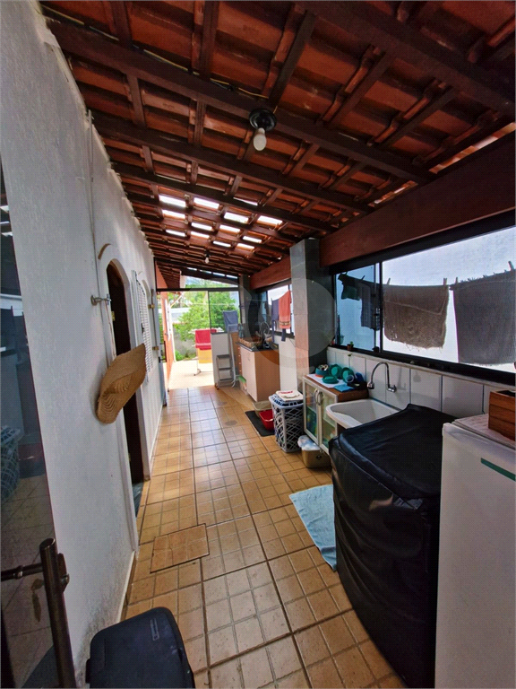 Casa Térrea em Condomínio Fechado, 03 Dormitórios, 01 Suíte e 04 Vagas